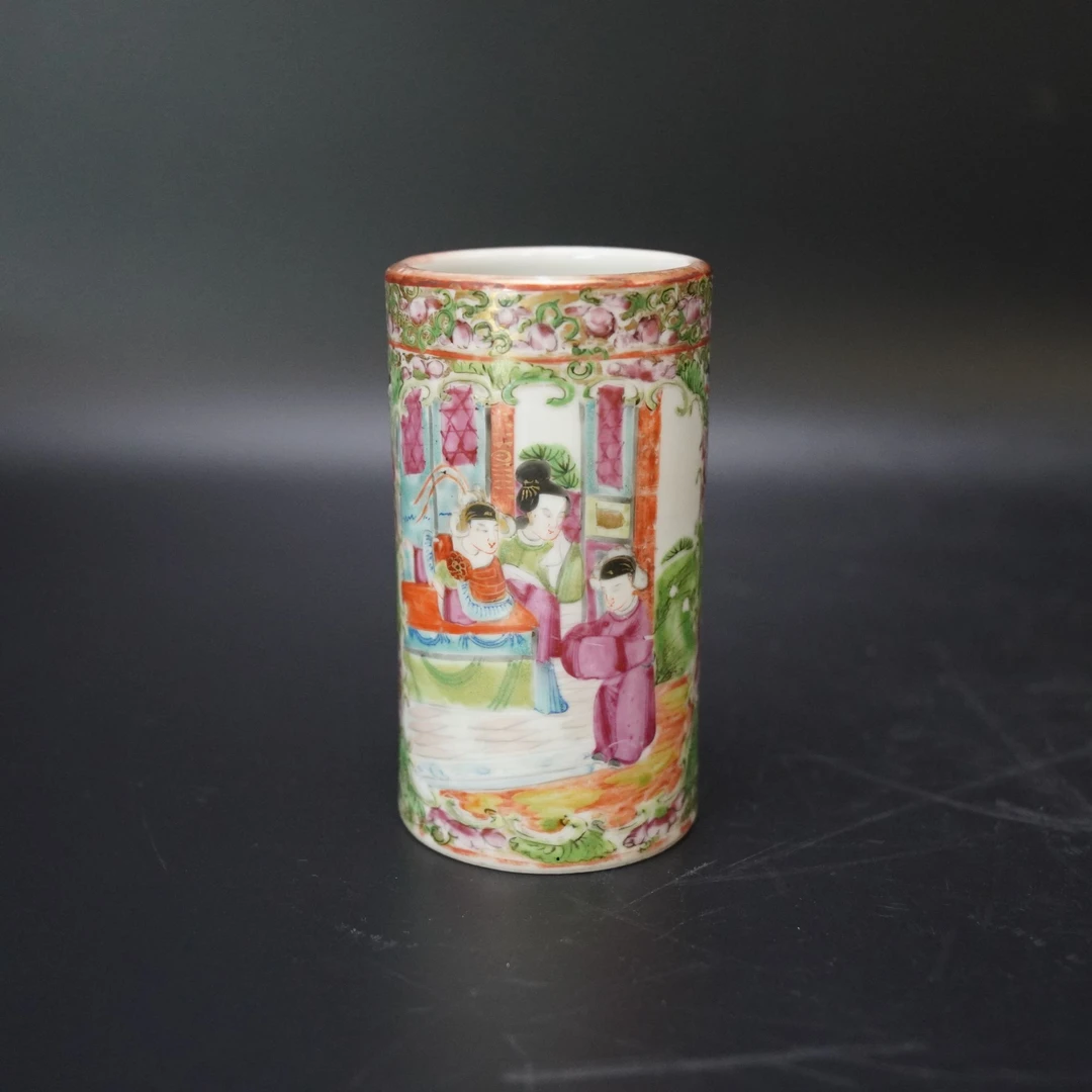 Lot.25100067清同治广彩人物花鸟纹笔筒 高：约12cm