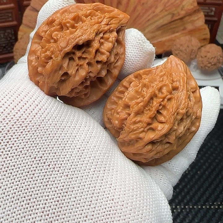 文玩核桃吊坠十三陵鸡心异形～鹰钩37