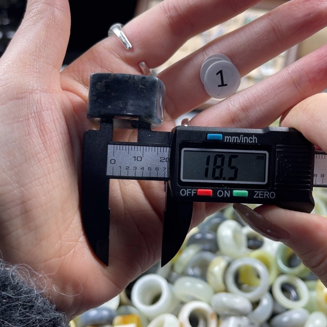 晨****蛇纹石玉未镶嵌戒指