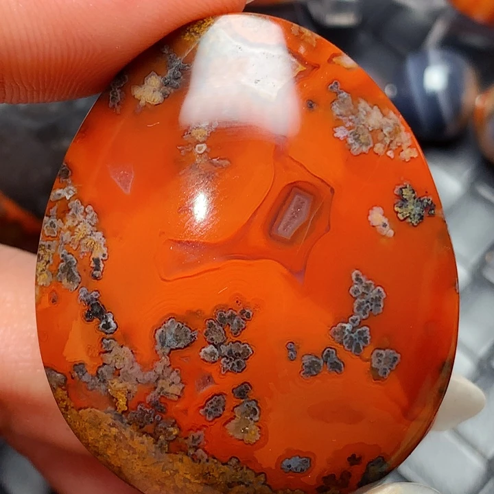 玛瑙/玉髓颈饰足银镀金镶嵌上***。