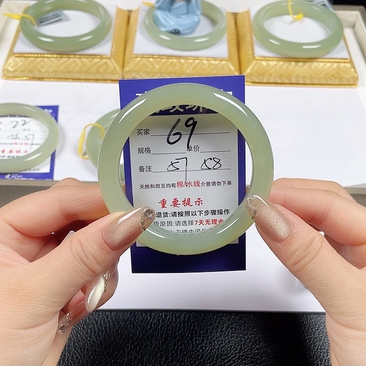 和田玉未镶嵌手镯
