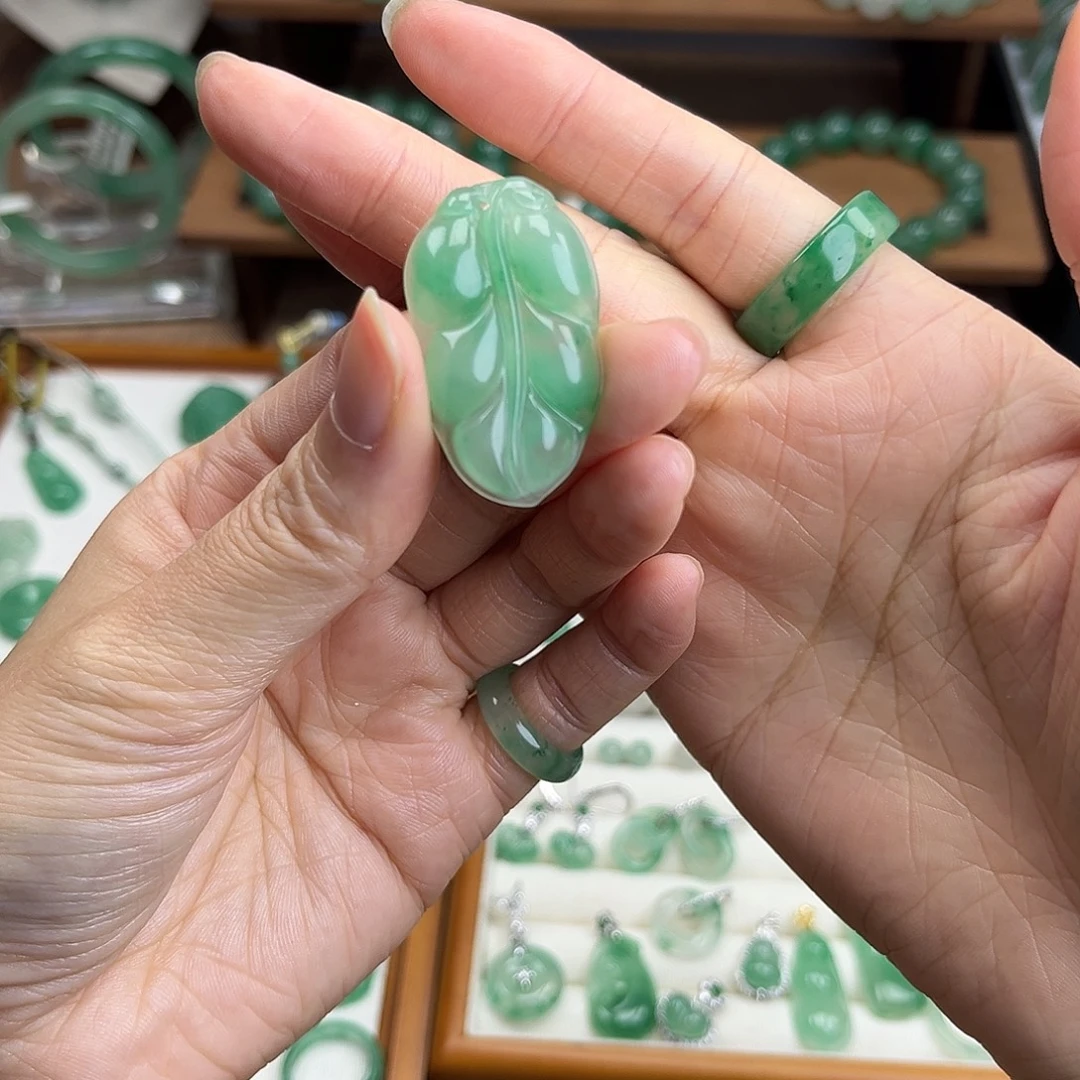 石英质玉（非洲翠）未镶嵌吊坠(不含链)叶子吊坠