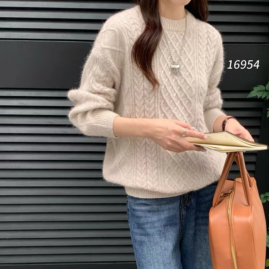 16954 CHUXUN（部分无水洗唛，介意慎拍)新款圆领麻花条长袖针织衫