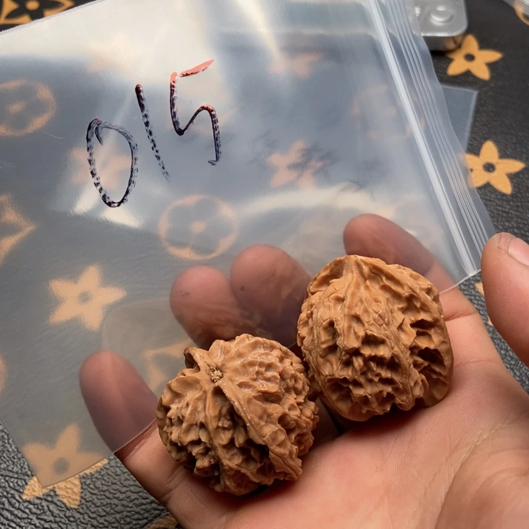 文玩核桃吊坠苹果