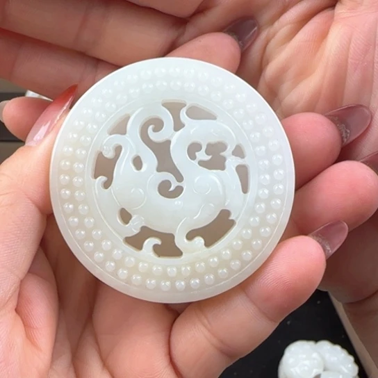 颈饰未镶嵌和田玉（糖玉）