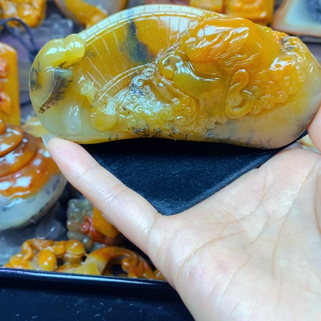 未镶嵌石英质玉（黄龙玉）颈饰