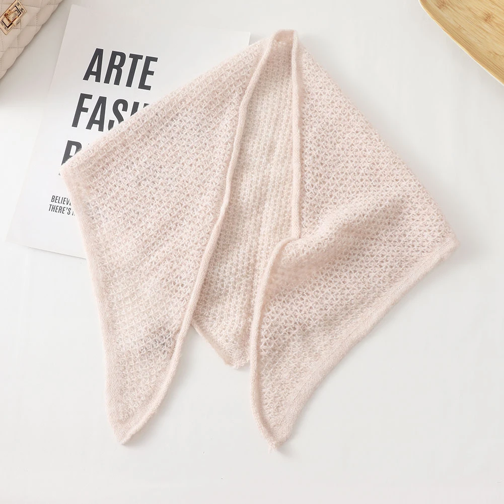 韩系氛围感镂空三角巾围巾秋冬新款轻奢高级感外搭气质保暖披肩