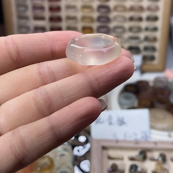 未镶嵌戒指玛瑙/玉髓B 4不退换 港16