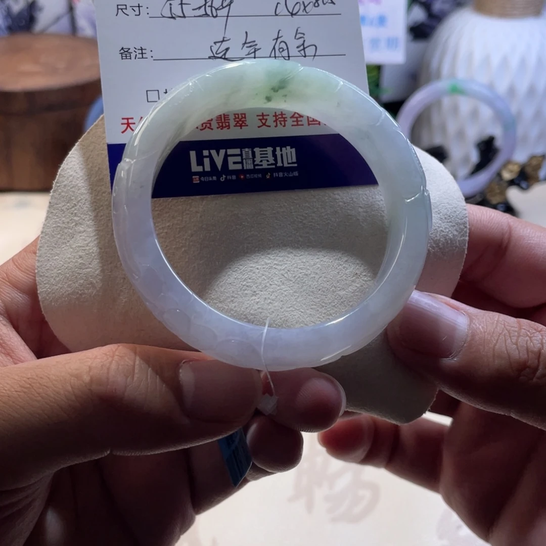 未镶嵌手镯翡翠翡翠雕花手镯