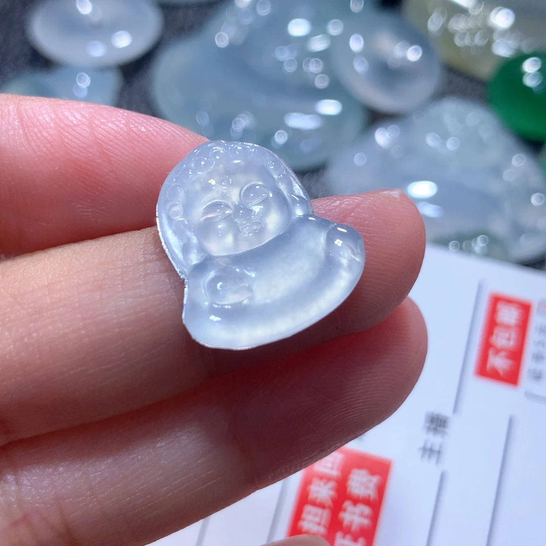 翡翠未镶嵌颈饰缅甸
