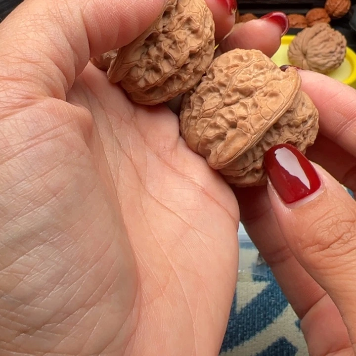 吊坠桃核文玩雪麒麟