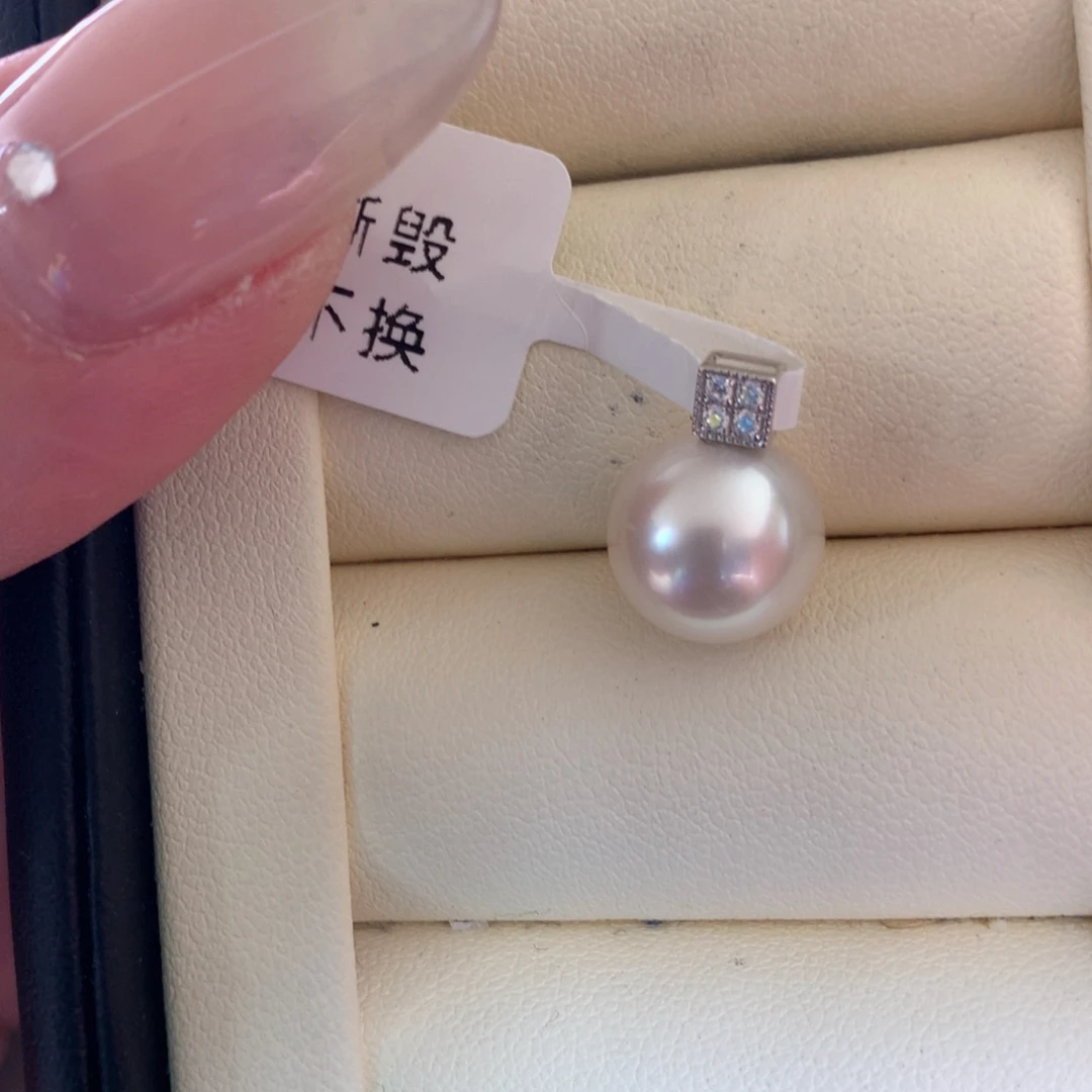 颈饰18K金镶嵌海水珍珠