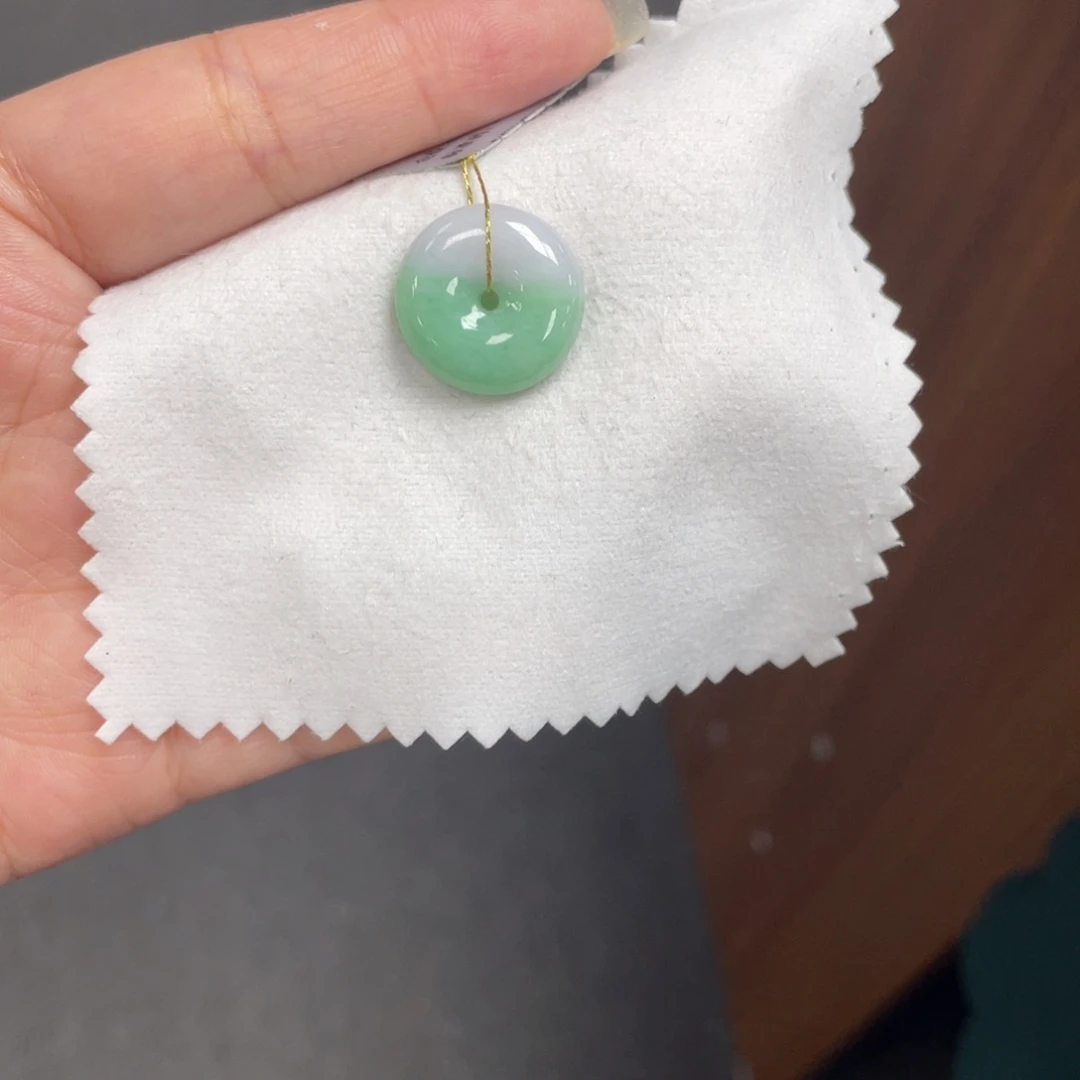 翡翠未镶嵌颈饰平安扣