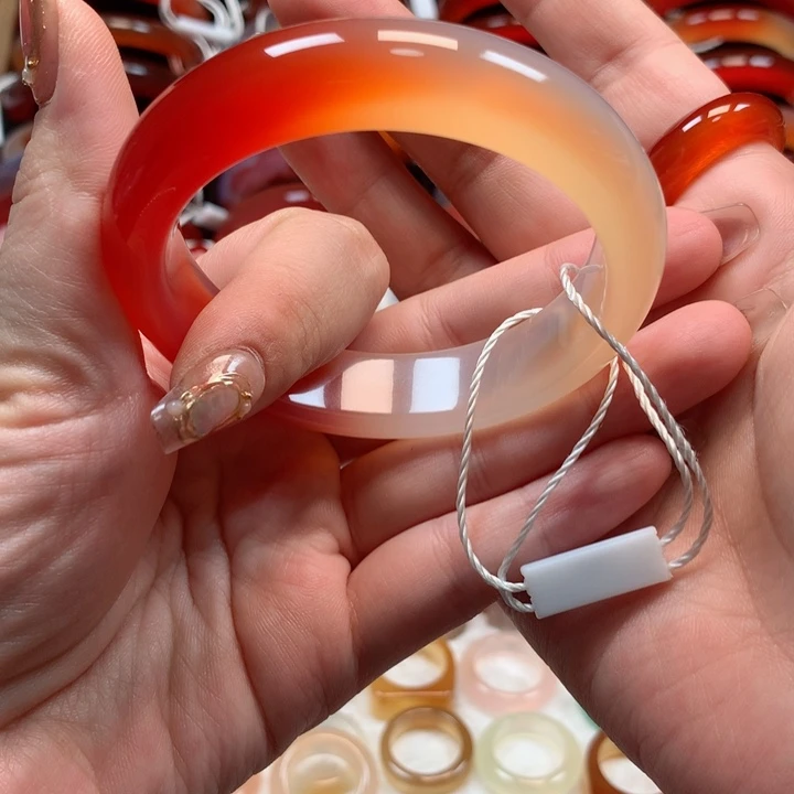 玛瑙/玉髓手镯未镶嵌樱**?