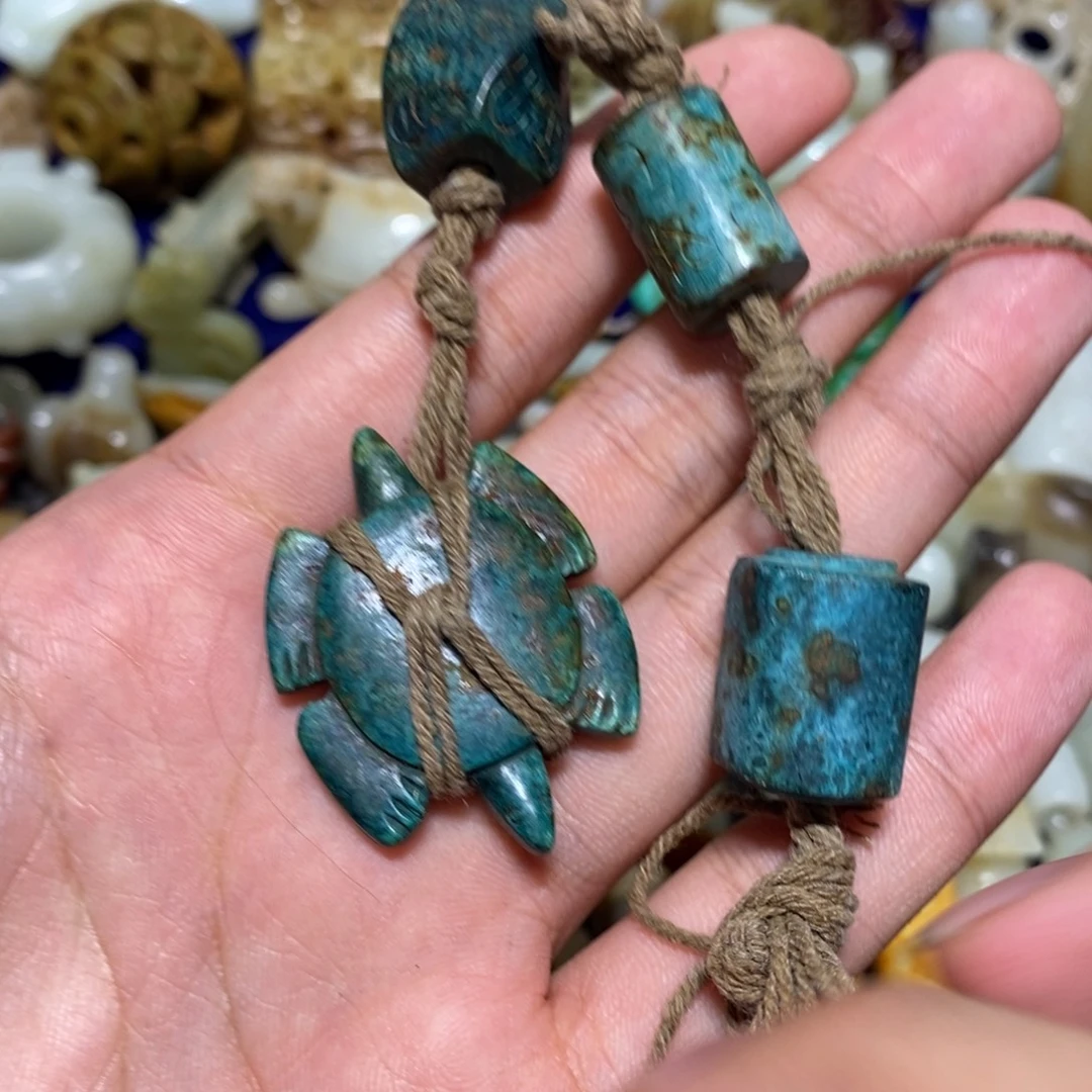 透闪石质玉未镶嵌颈饰