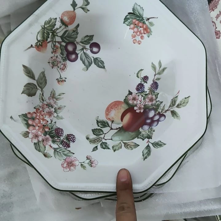 塑料陶瓷盘子碗啥都有