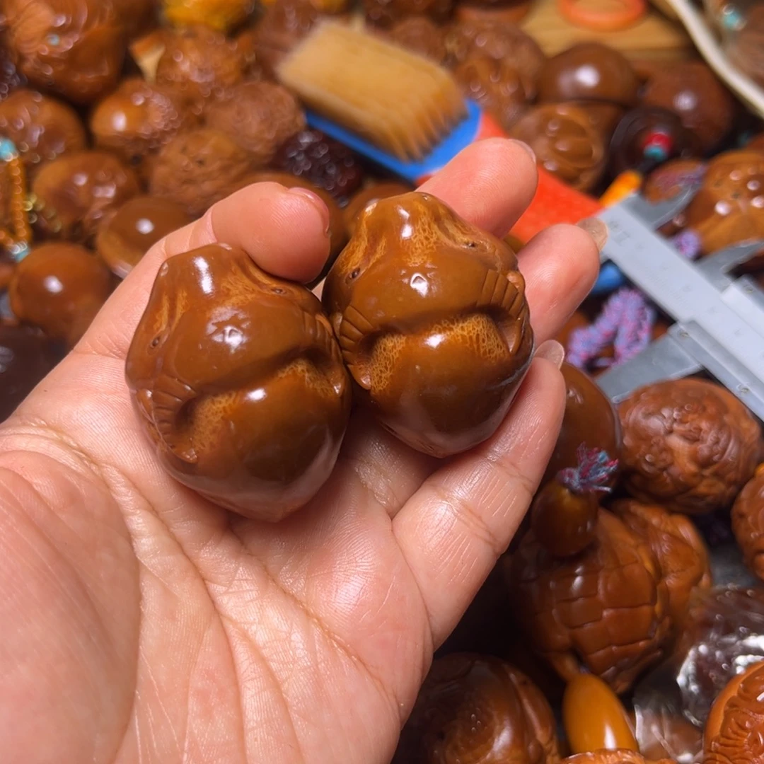 D***o吊坠橄榄核牛一对