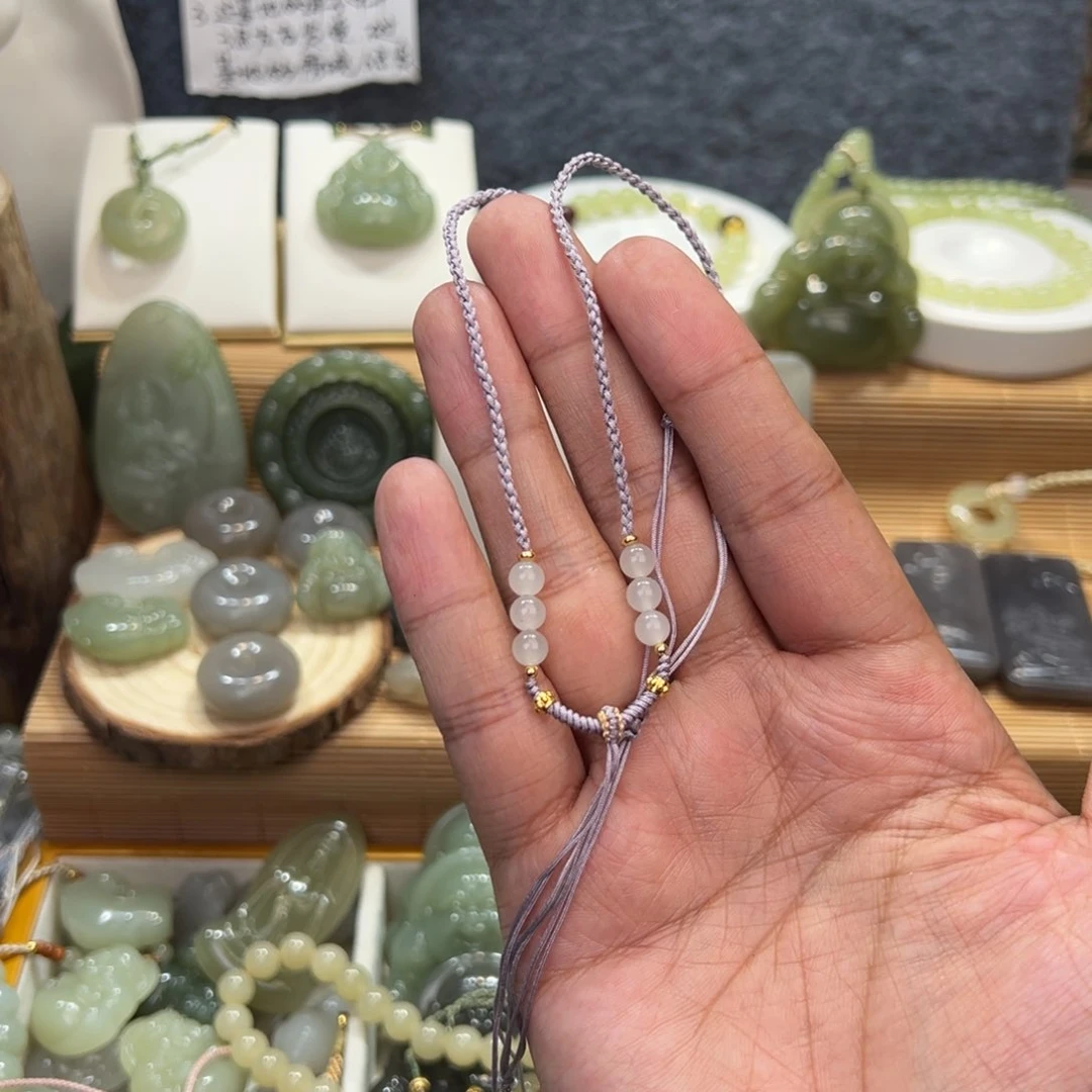 和田玉吊坠(不含链)未镶嵌牧****?绳子