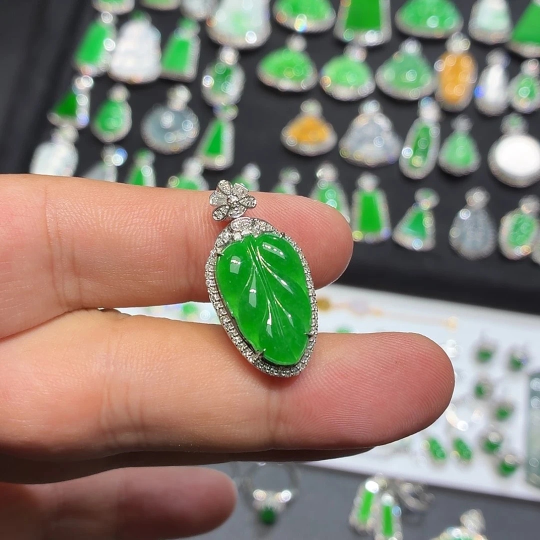 翡翠18K金镶嵌颈饰