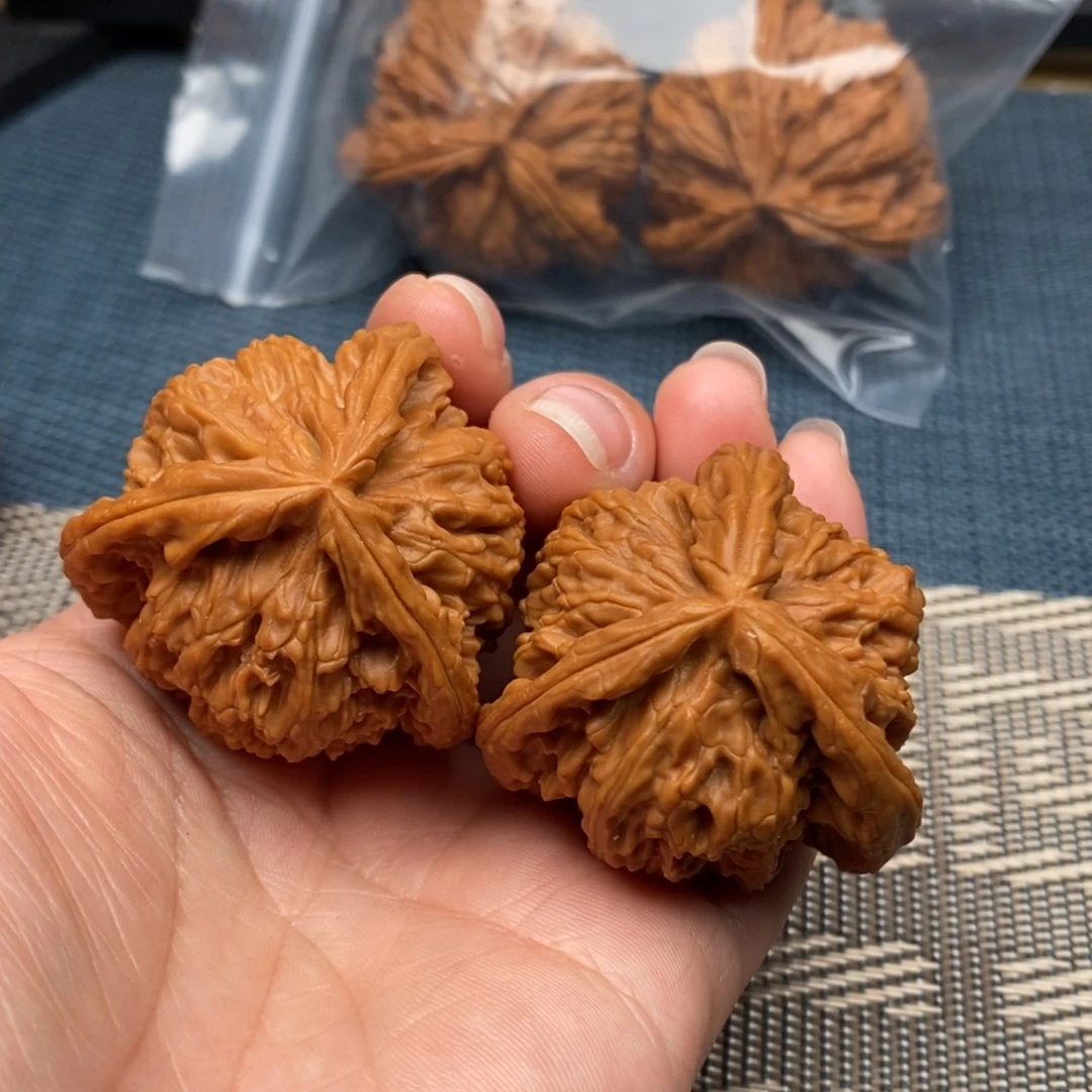 ****蛋文玩核桃吊坠三棱