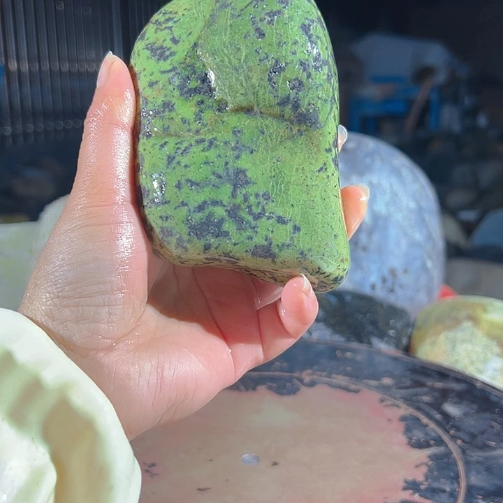 倍***赵蛇纹石玉足银镶嵌藏玉药王石精美摆件