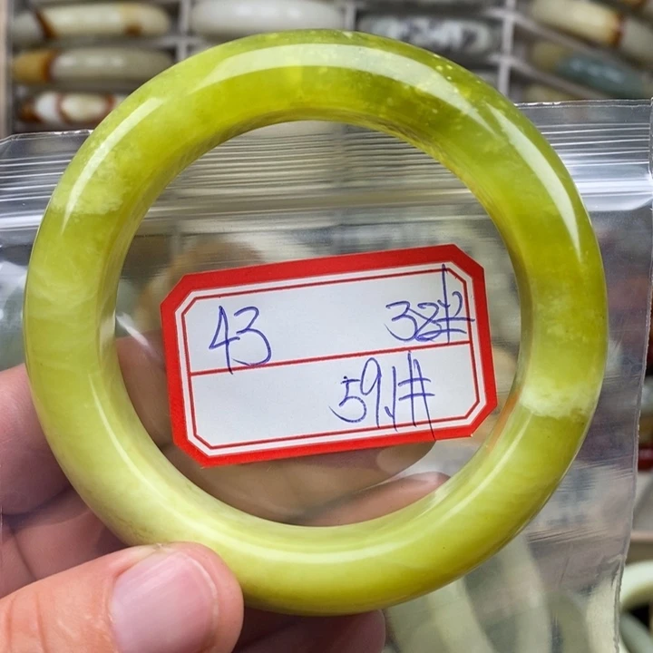 未镶嵌蛇纹石玉颈饰