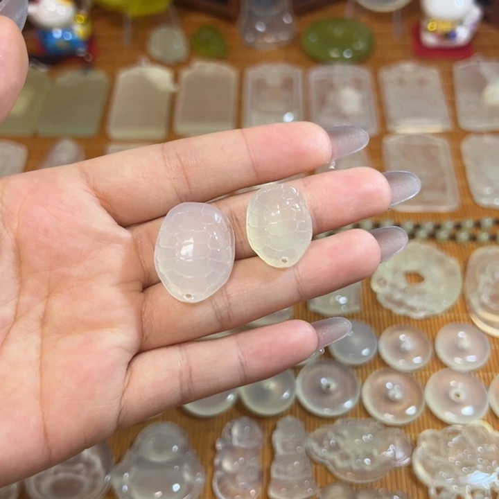 岫玉未镶嵌岫玉白冰挂件富甲任选其一