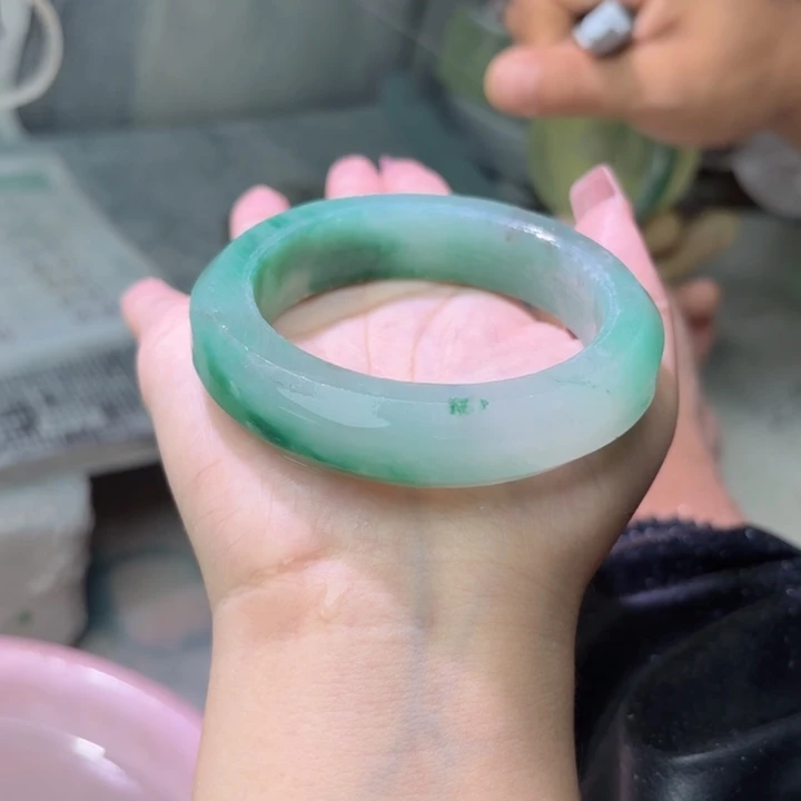 十***子未镶嵌手镯石英质玉（非洲翠）定制