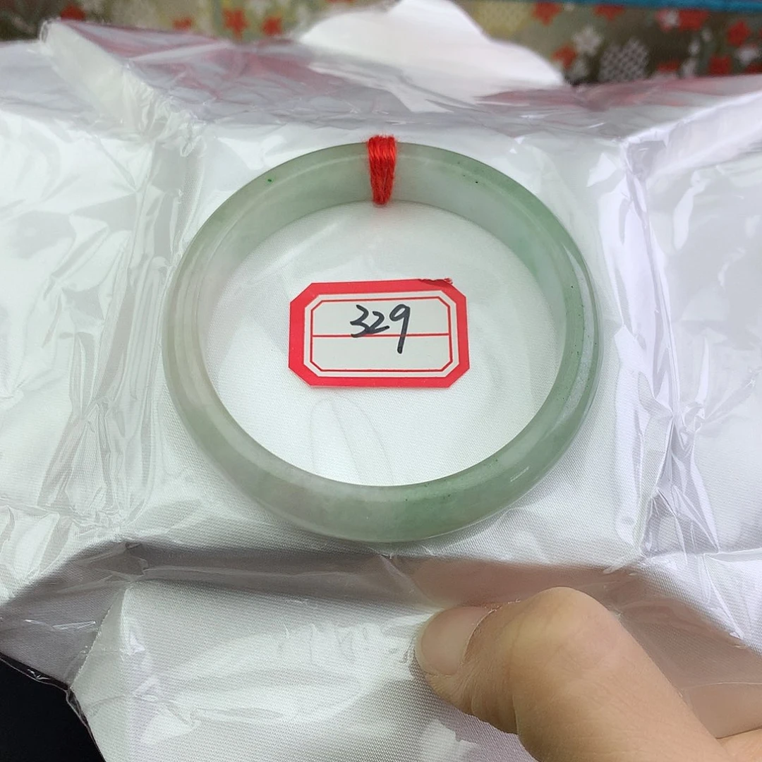 报***猫翡翠未镶嵌手镯329