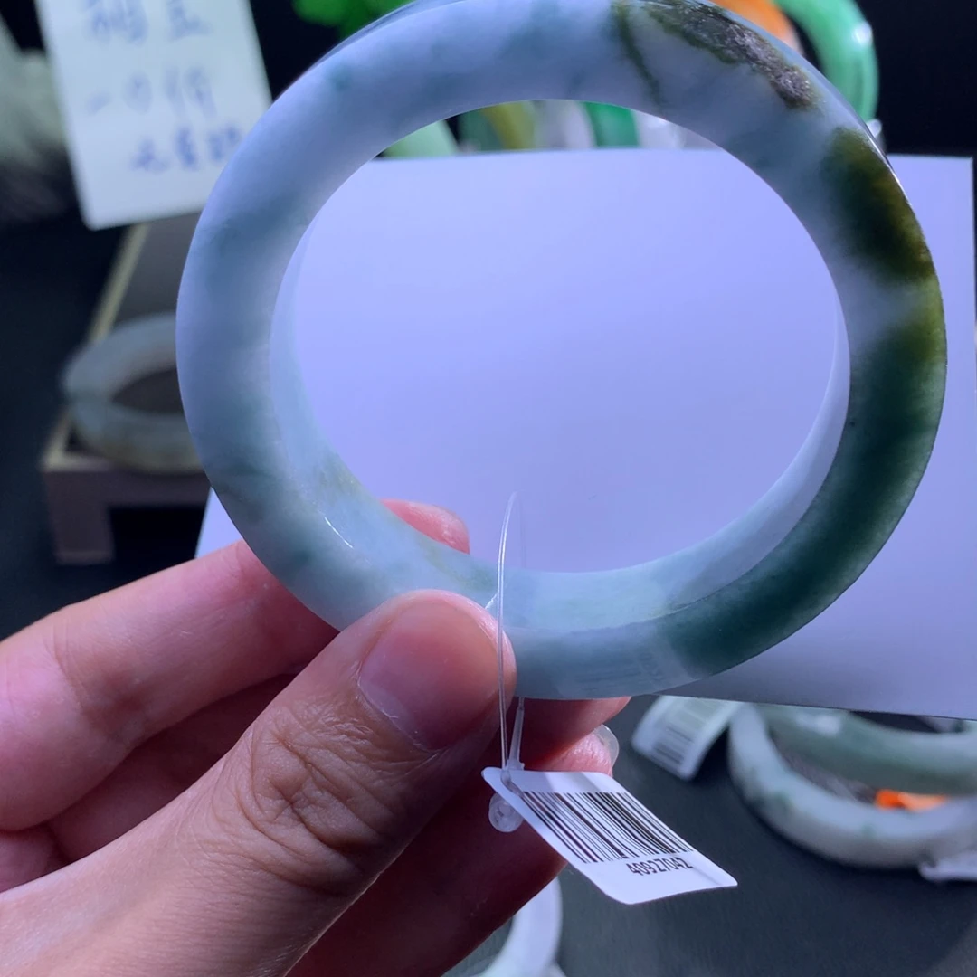 未镶嵌翡翠手镯定制翡翠