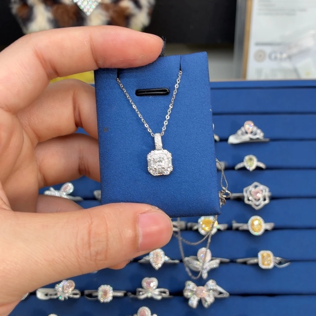 在***里18K金镶嵌钻石戒指/指环gia钻石项链