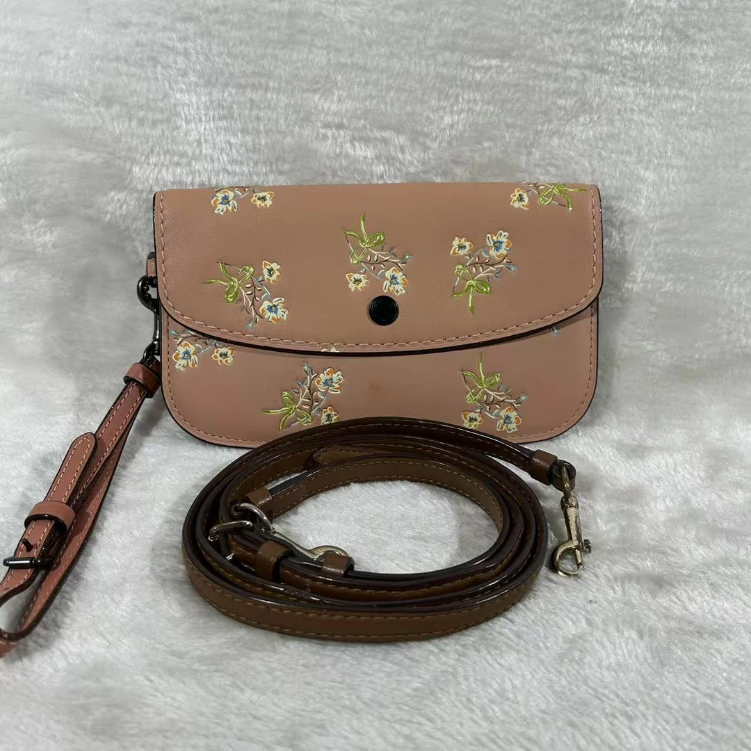 95新 COACH/蔻驰 粉色花卉WOC包G24020134底长18x11