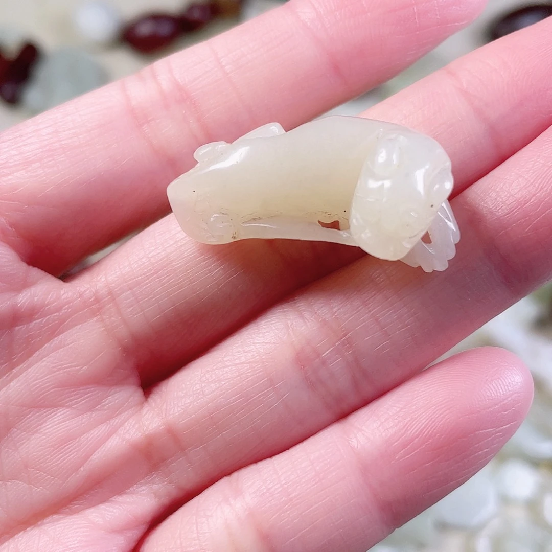 颈饰未镶嵌和田玉（糖玉）