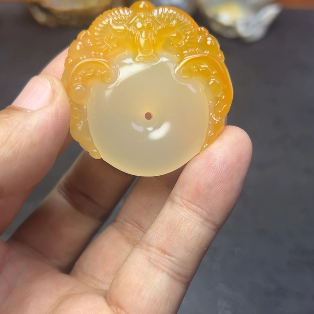圣***宇未镶嵌时尚潮流手把件吊坠玛瑙/玉髓