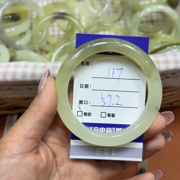 未镶嵌岫玉手镯天然
