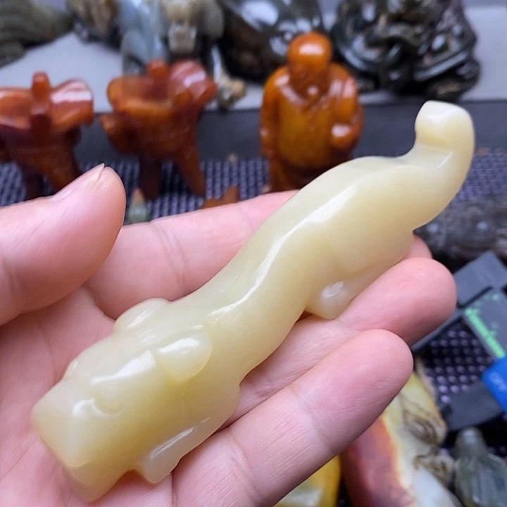 未镶嵌蛇纹石玉颈饰