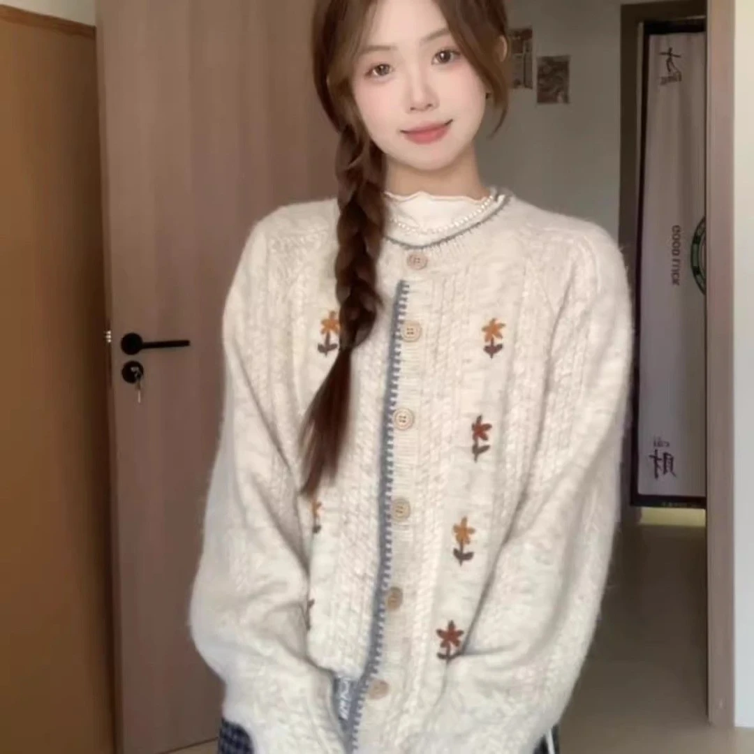 日系软糯高级感圆领花朵刺绣开衫毛衣外套女春秋款慵懒风穿搭上衣