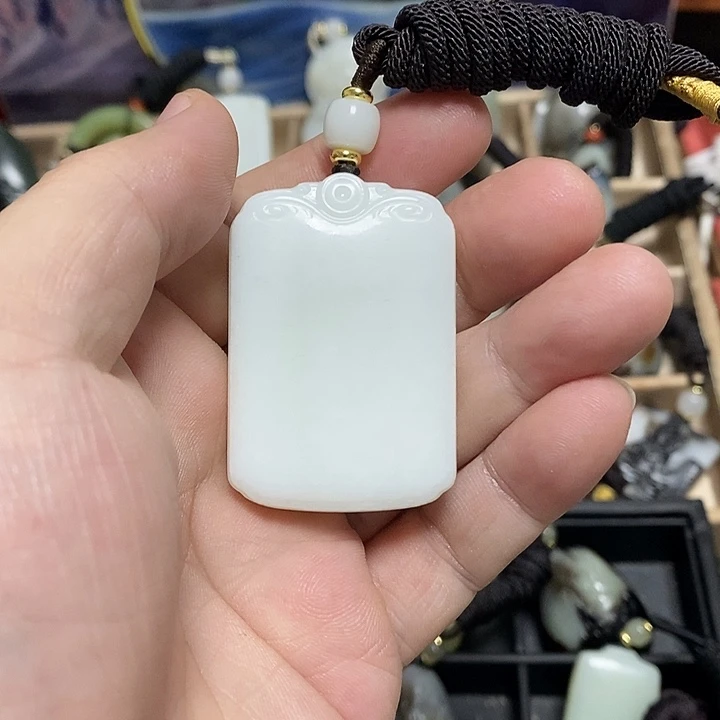 芨***草和田玉未镶嵌颈饰