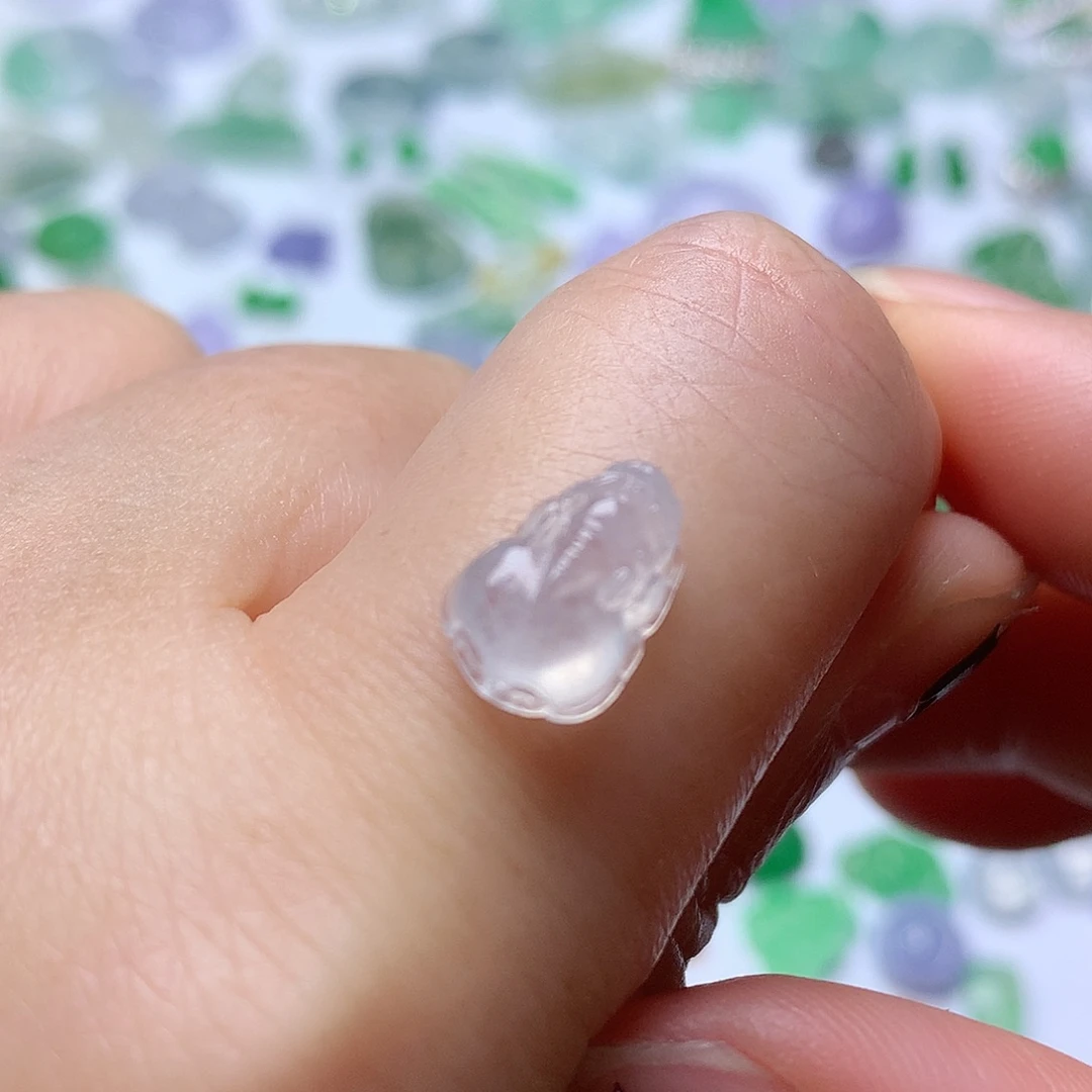 翡翠未镶嵌颈饰皮休