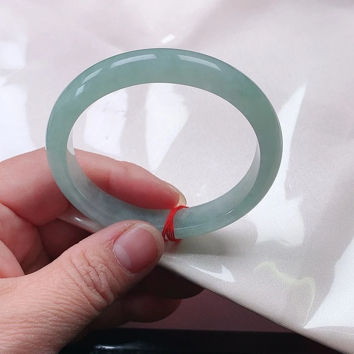 翡翠手镯未镶嵌翡翠093