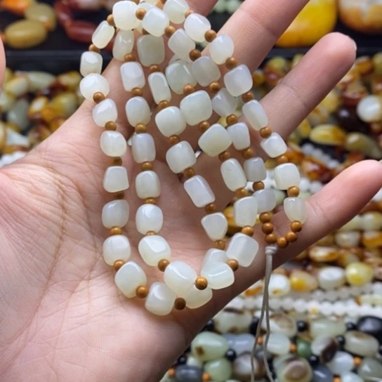 和田玉颈饰未镶嵌