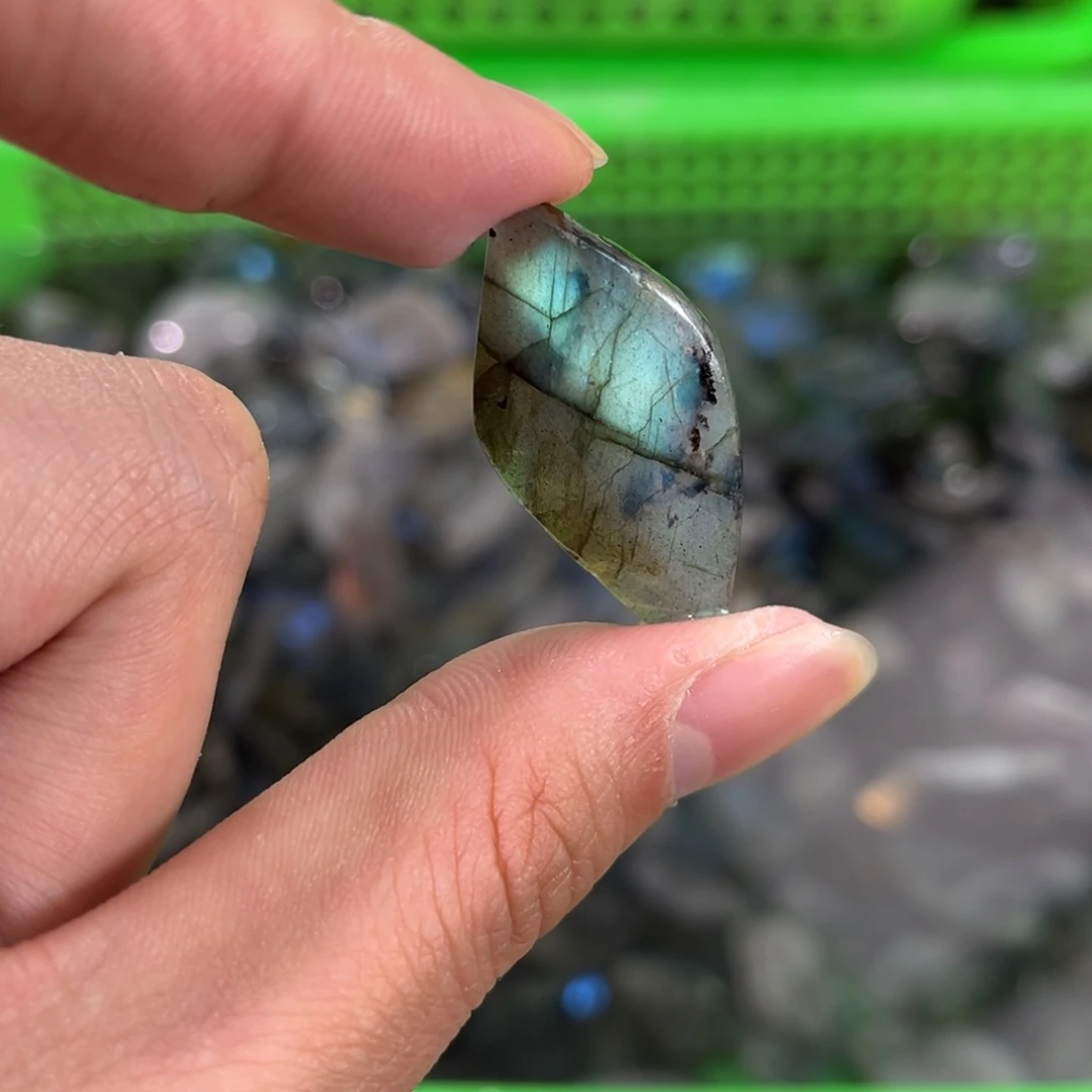 拉长石吊坠未镶嵌讨***天