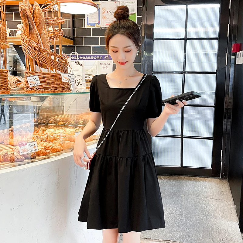 2025夏季新款法式连衣裙韩版显瘦收腰裙子赫本黑色短袖方领小黑裙
