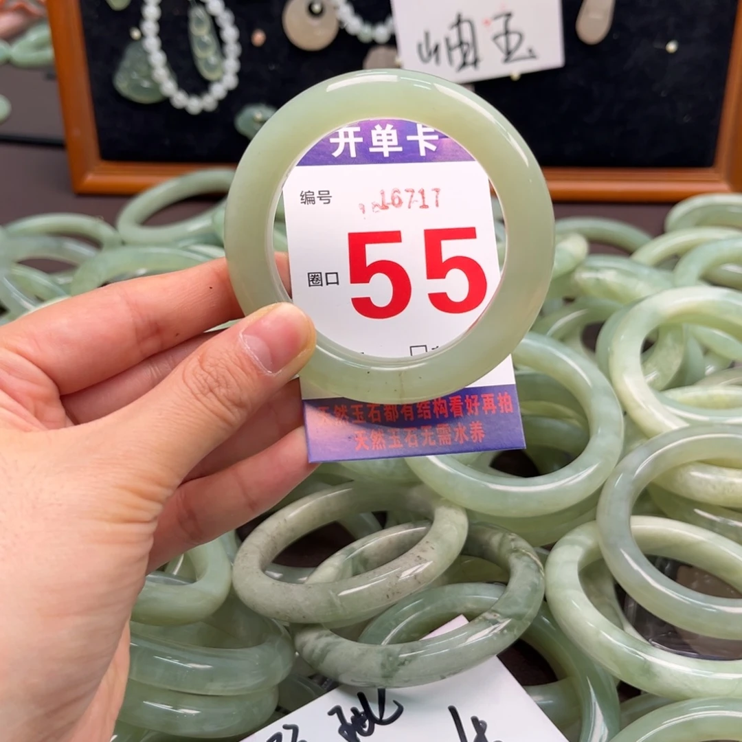 呱***嘎蛇纹石玉未镶嵌手镯