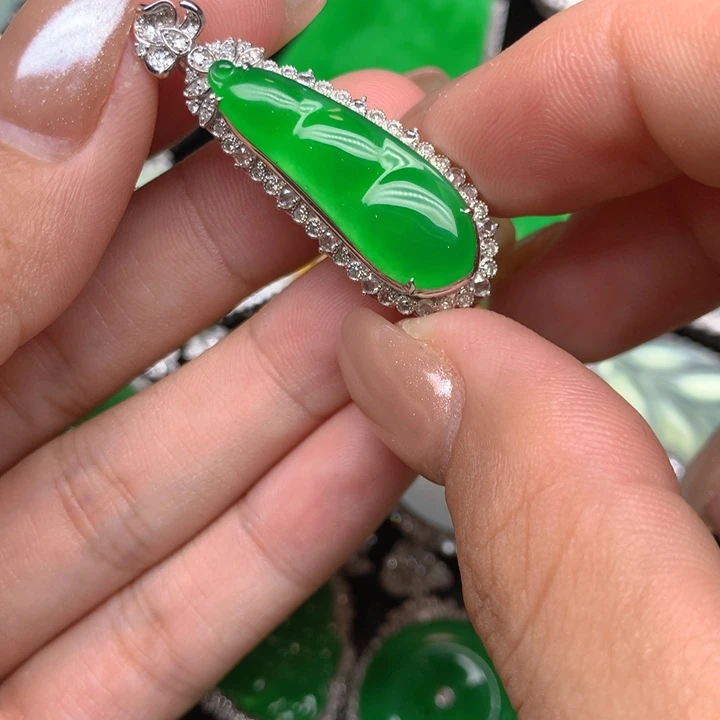 喵***子翡翠18K金镶嵌吊坠(不含链)