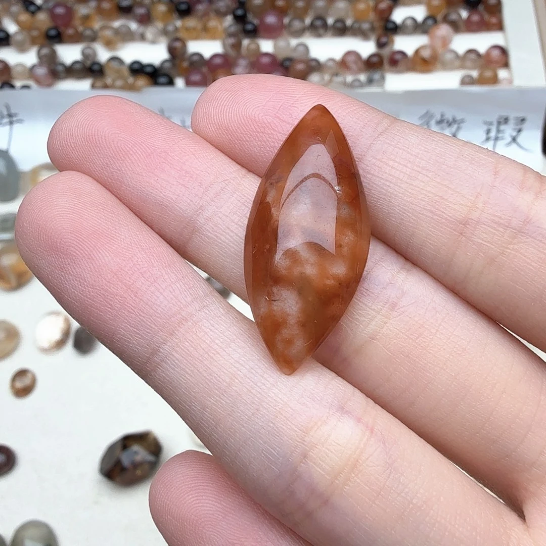 嫣***未镶嵌珠宝半成品水晶