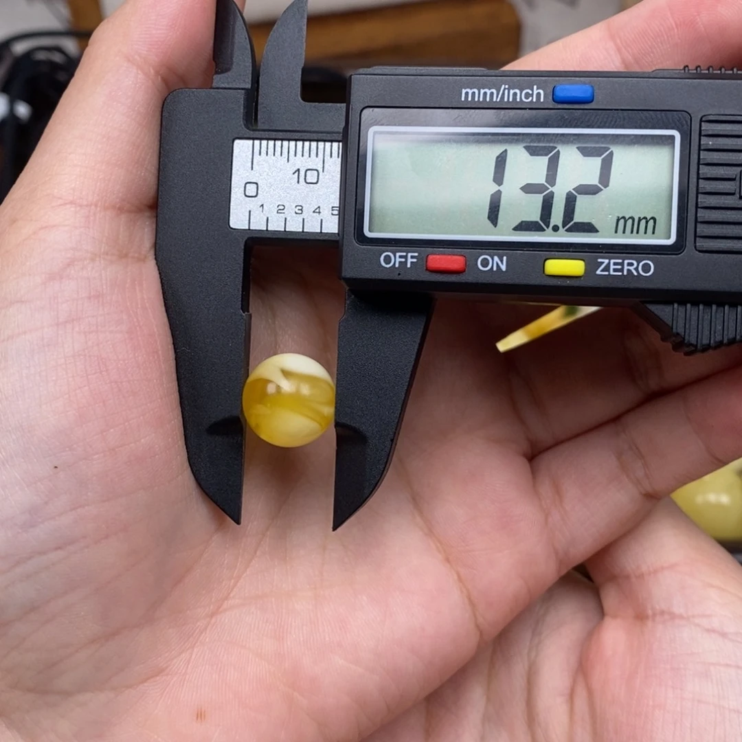 未镶嵌琥珀珠宝奇石