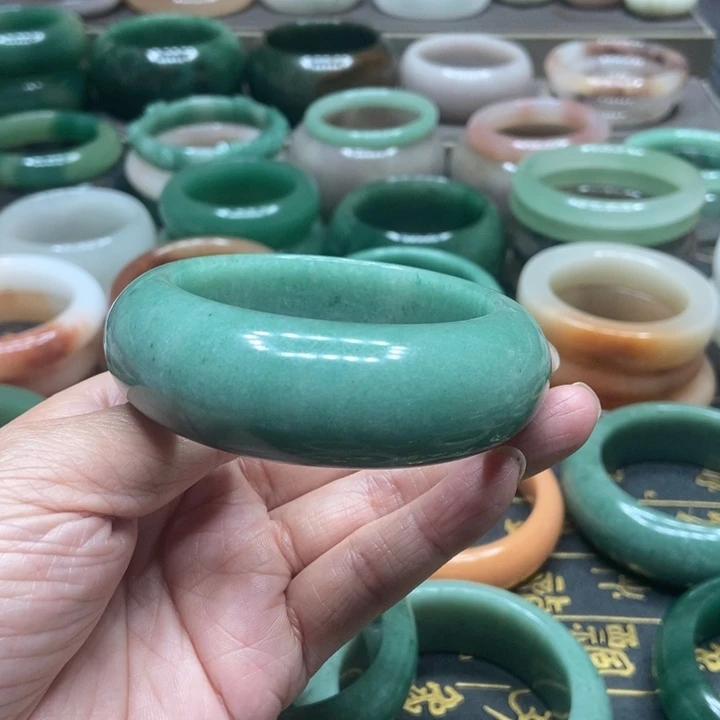 石英质玉手镯未镶嵌冬***花