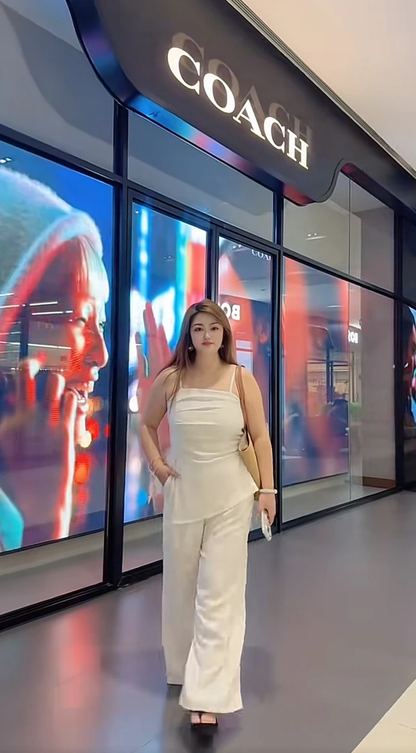 薇薇大码高级感别致压褶不规则收腰显瘦吊带背心夏季休闲裤套装新