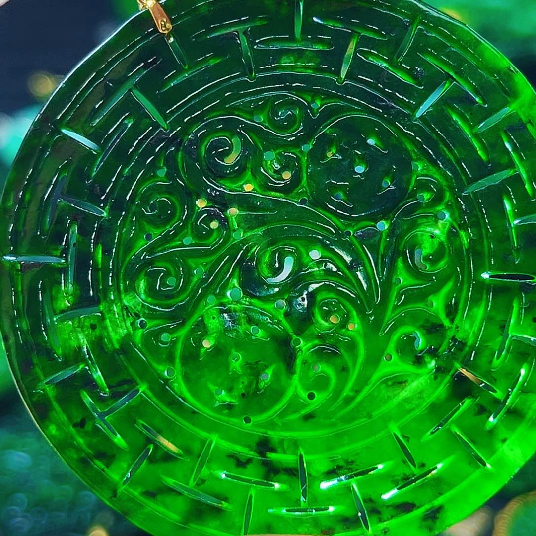 颈饰18K金镶嵌翡翠